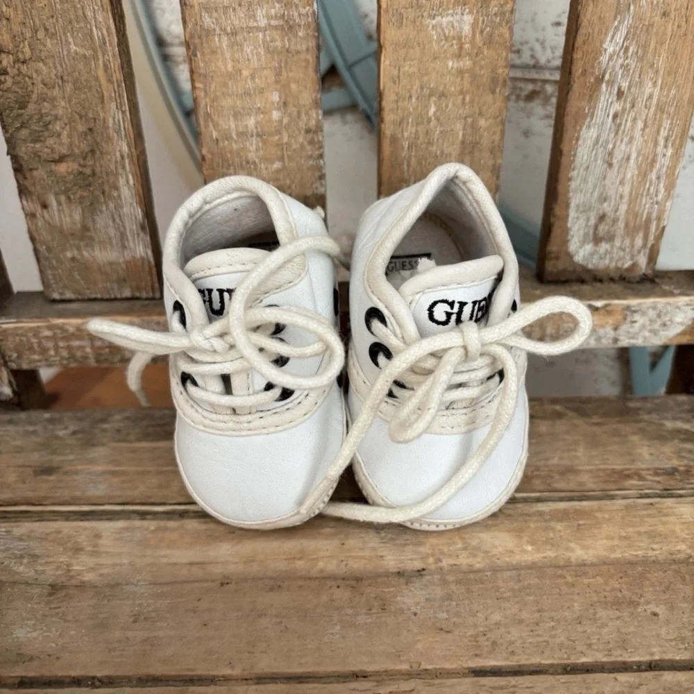 VINTAGE Guess Baby Crib Shoes Booties White Logo Lace Up Size 0 NEW!